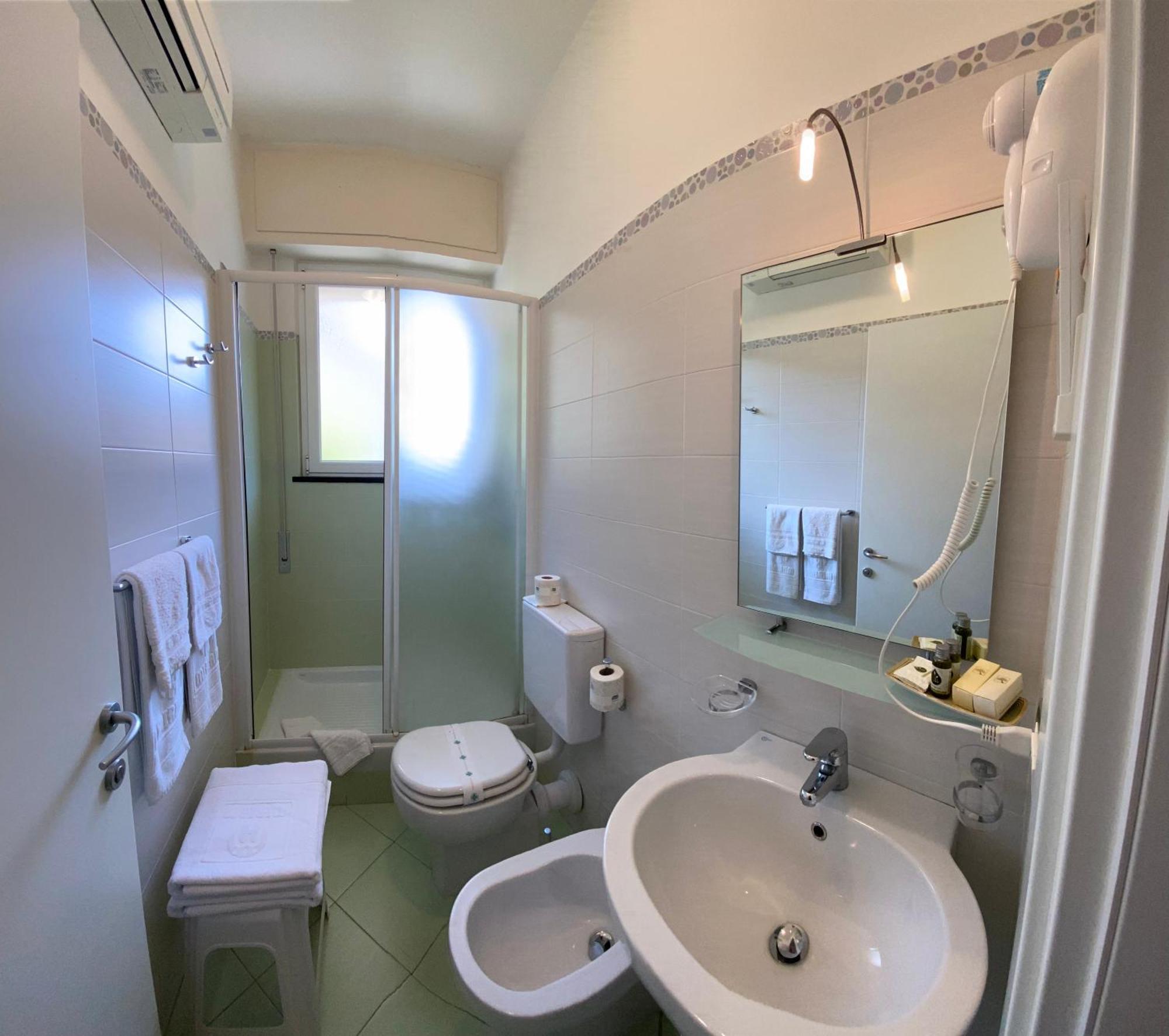 Hotel Miriam Sestri Levante Bagian luar foto