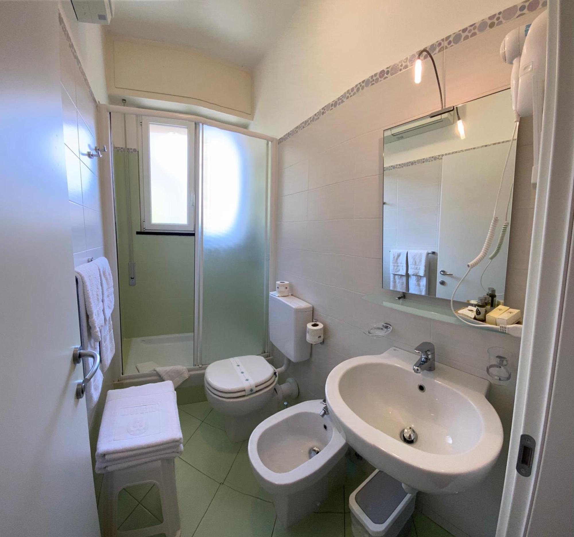 Hotel Miriam Sestri Levante Bagian luar foto