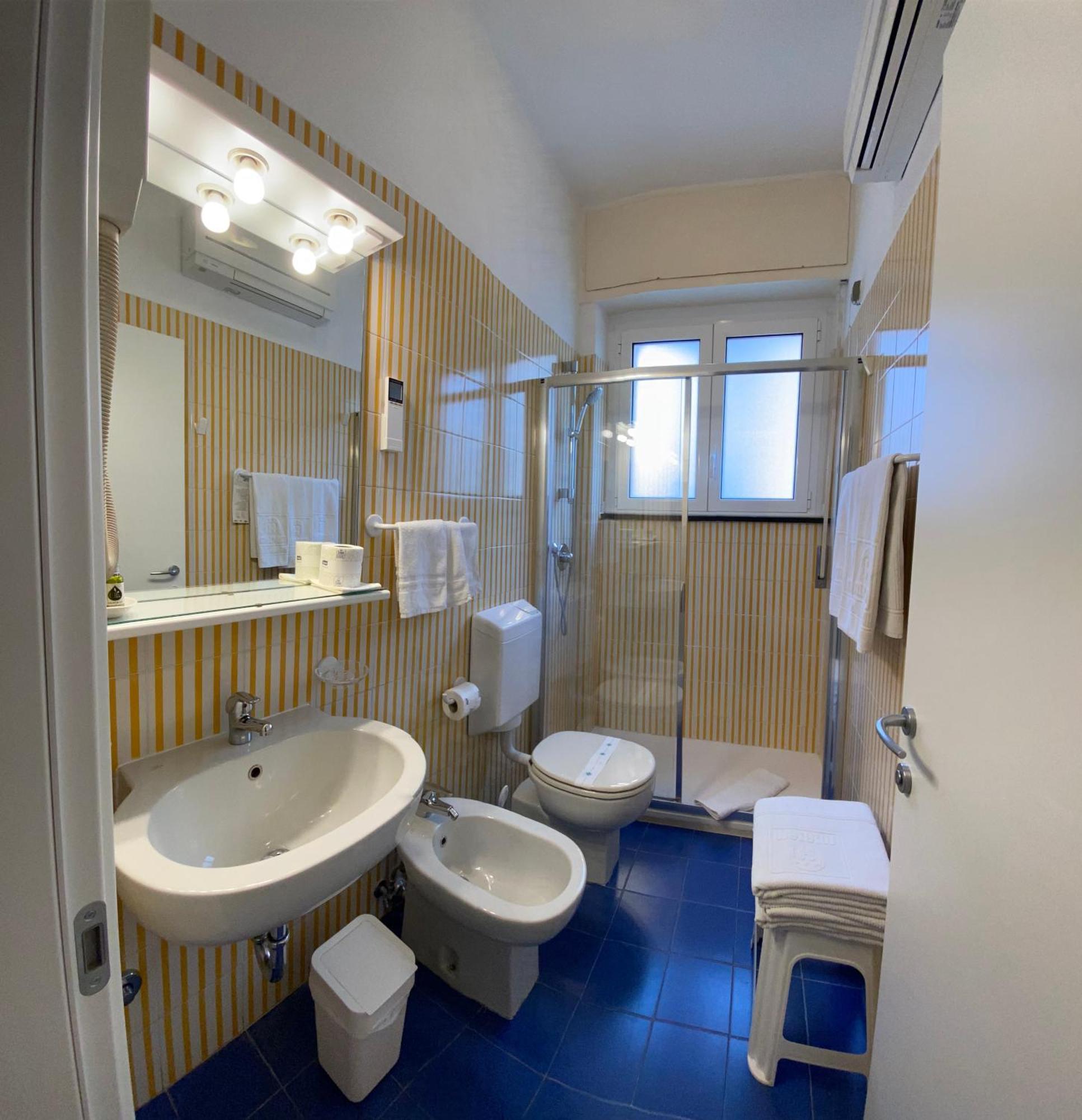 Hotel Miriam Sestri Levante Bagian luar foto